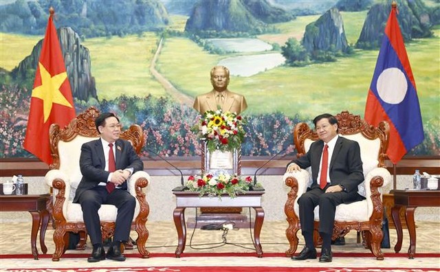 Chủ tịch Quốc hội Vương Đình Huệ chào xã giao Tổng Bí thư, Chủ tịch nước Lào - Ảnh 1.