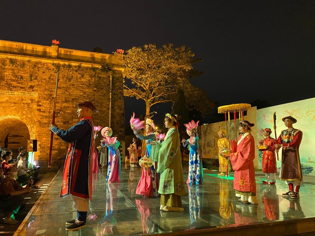 Discover the mystery of the ancient palace through the night tour 