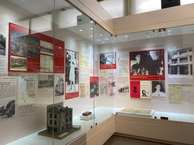 Khai mạc triển lãm chuyên đề đặc biệt kỷ niệm 132 năm ngày sinh Chủ tịch Hồ Chí Minh - Ảnh 11.