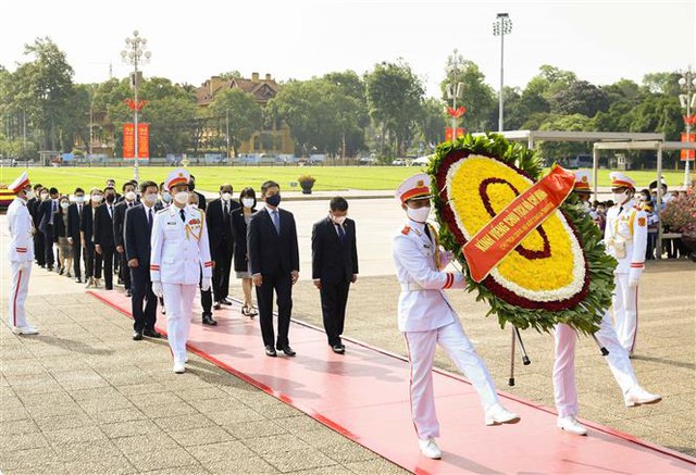 Việt Nam luôn coi trọng quan hệ Đối tác chiến lược Việt Nam - Singapore - Ảnh 3.