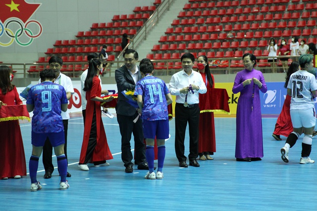 Unfortunately, losing to Thailand, the Vietnamese women's futsal team won a silver medal - Photo 4.
