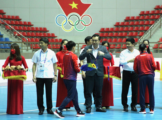 Unfortunately, losing to Thailand, the Vietnamese women's futsal team won a silver medal - Photo 5.