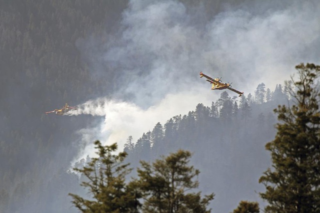 Cháy rừng kỷ lục tại Mỹ: Hàng nghìn người ở bang New Mexico sẵn sàng sơ tán - Ảnh 2.