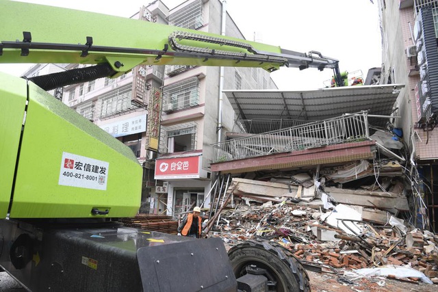 Trung Quốc bắt giữ 9 người liên quan đến vụ sập tòa nhà 6 tầng - Ảnh 1.