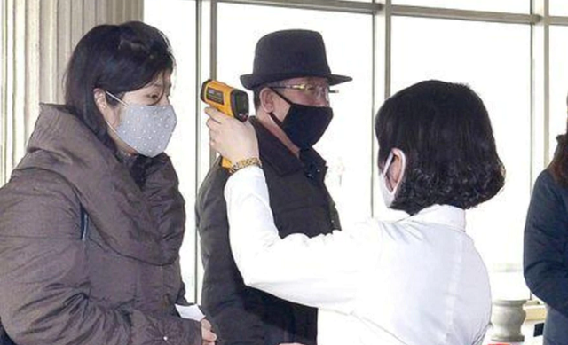 The number of fever cases in North Korea exceeds the 2 million mark - Photo 1.