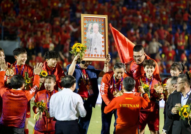 Prime Minister Pham Minh Chinh congratulates Vietnam women's football team - Photo 3.