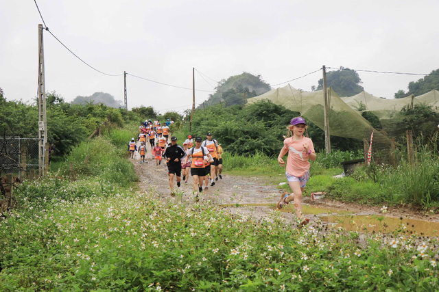 Gần 1.500 vận động viên tham gia Giải Marathon đường mòn Việt Nam 2022 - Ảnh 2.