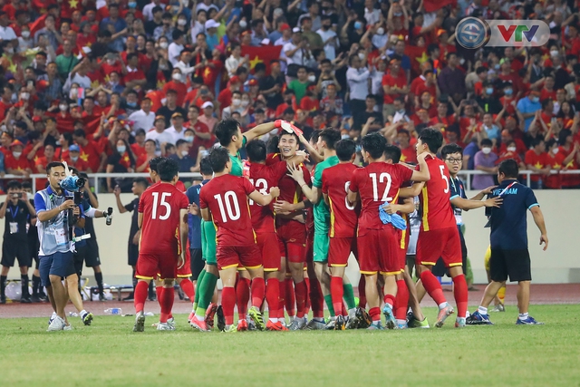 ẢNH | U23 Việt Nam và màn ăn mừng HCV SEA Games đáng nhớ - Ảnh 7.