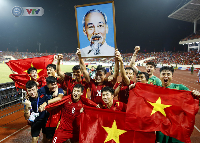 ẢNH | U23 Việt Nam và màn ăn mừng HCV SEA Games đáng nhớ - Ảnh 8.