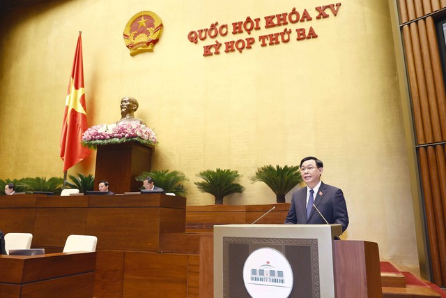 Chủ tịch Quốc hội biểu dương 2 ĐT bóng đá Việt Nam tại phiên khai mạc kỳ họp Quốc hội - Ảnh 1.