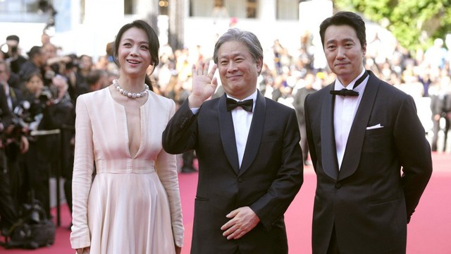 Thang Duy gây choáng trên thảm đỏ tại Liên hoan phim Cannes lần thứ 75 - Ảnh 2.
