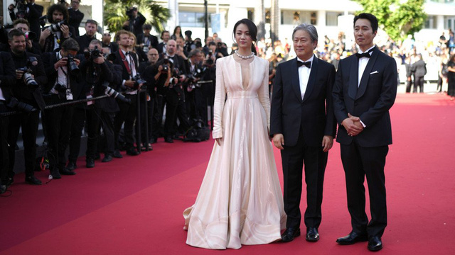 Thang Duy gây choáng trên thảm đỏ tại Liên hoan phim Cannes lần thứ 75 - Ảnh 3.