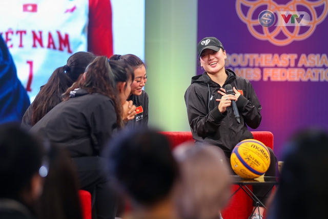 Đội tuyển bóng rổ 3x3 nữ Việt Nam tham dự chương trình Talk Vietnam - Ảnh 1.