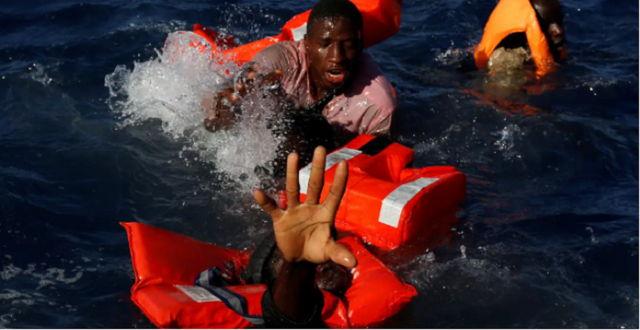 Chìm thuyền chở người di cư ở ngoài khơi bờ biển Tunisia, 75 người mất tích - Ảnh 1.