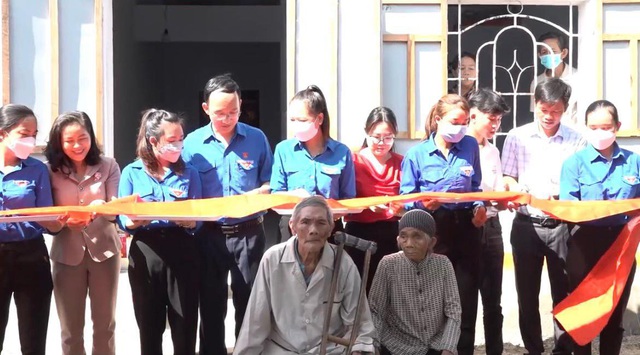 Quỹ Tấm Lòng Việt bàn giao nhà cho hộ nghèo tại tỉnh Phú Yên - Ảnh 2.