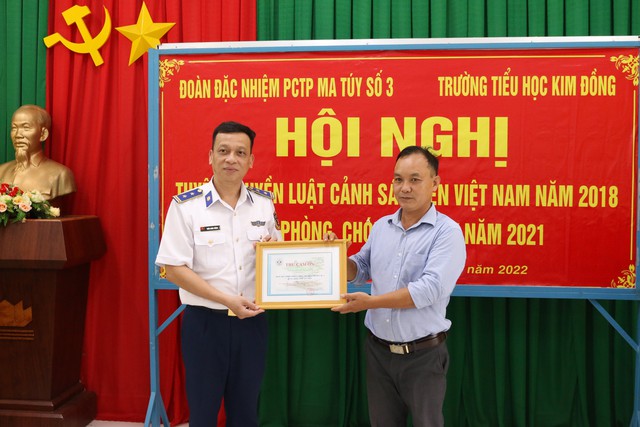 Nâng cao nhận thức Luật Cảnh sát biển Việt Nam; phòng, chống tệ nạn và tội phạm ma túy cho học sinh tiểu học - Ảnh 3.