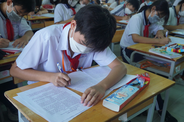 Ho Chi Minh City: Schools speed up exam preparation for 10th grade students - Photo 1.