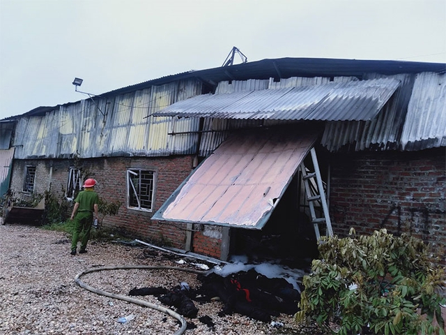 Liên tiếp nhiều vụ hỏa hoạn gây tổn thất lớn tại Hà Nội - Ảnh 7.
