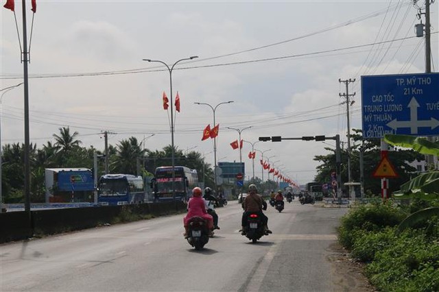 Hết nghỉ lễ, người dân miền Tây đổ về TP Hồ Chí Minh và các tỉnh miền Đông - Ảnh 3.
