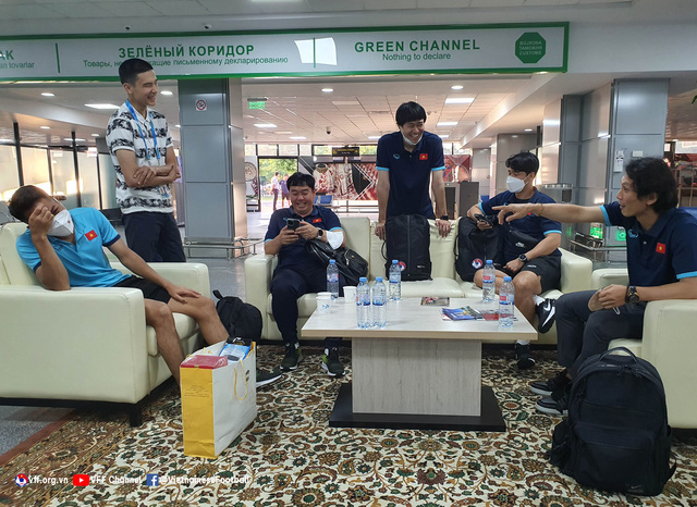 U23 Việt Nam đã có mặt tại Tashkent, sẵn sàng cho cuộc hành trình mới - Ảnh 2.