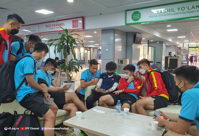 U23 Việt Nam đã có mặt tại Tashkent, sẵn sàng cho cuộc hành trình mới - Ảnh 4.