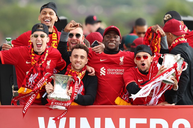 Bỏ lỡ cúp Champions League, Liverpool vẫn được chào đón như những người hùng - Ảnh 2.