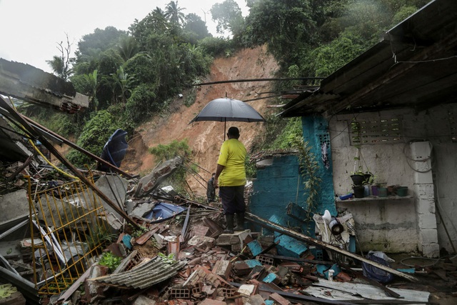 Số nạn nhân tử vong do lũ lụt ở Brazil tăng lên 57 người, hàng nghìn người phải di dời - Ảnh 2.