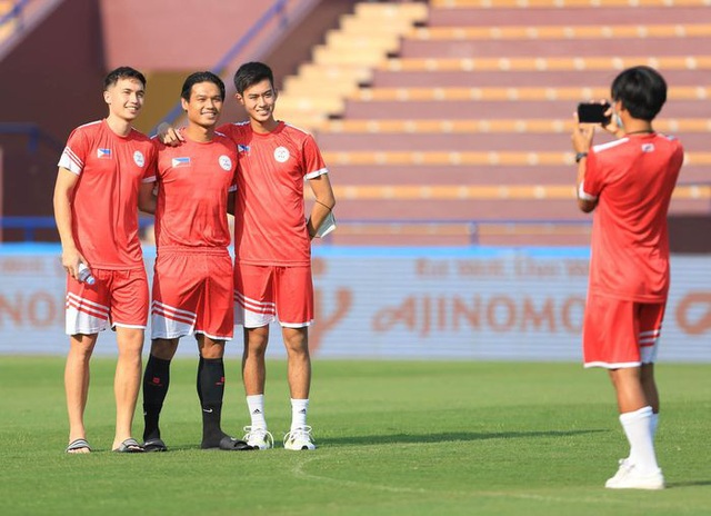 ĐT U23 Philippines thăm quan sân Việt Trì - Ảnh 2.