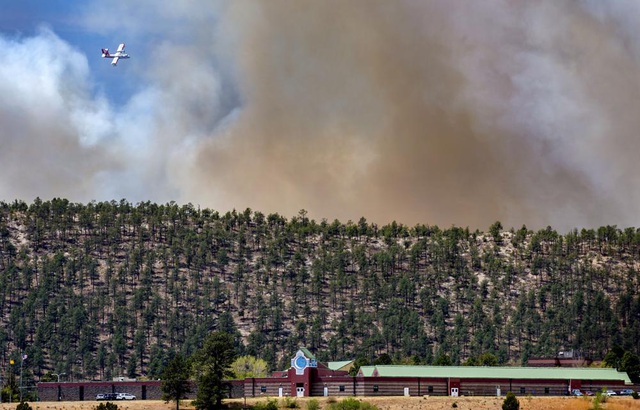 Tổng thống Mỹ Biden phê chuẩn tuyên bố thảm họa do cháy rừng ở bang New Mexico - Ảnh 2.