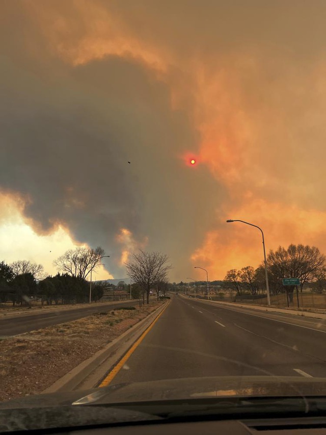Tổng thống Mỹ Biden phê chuẩn tuyên bố thảm họa do cháy rừng ở bang New Mexico - Ảnh 1.