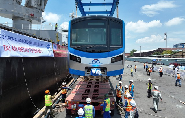 Đón thêm 2 đoàn tàu, tuyến metro số 1 dự kiến đưa vào khai thác năm 2023 - Ảnh 1.
