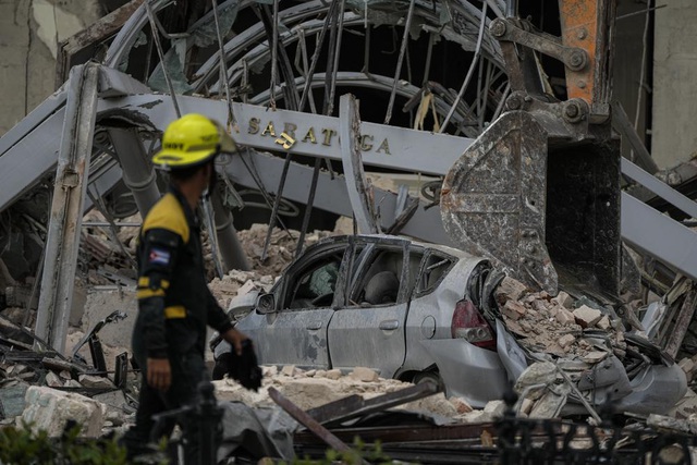 Vụ nổ khách sạn ở thủ đô Cuba: Số người tử vong tăng lên 26 - Ảnh 1.