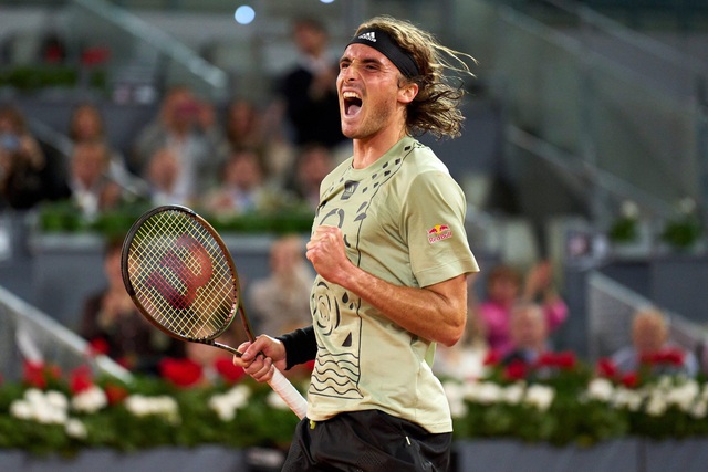Zverev overcame Tsitsipas to win tickets to the 2022 Madrid Open final - Photo 2.