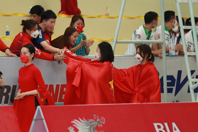 SEA Games 31 |  The Vietnamese female athlete of the diving team burst into tears after winning the silver medal - Photo 7.