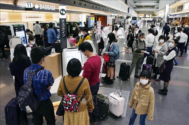 Nhật Bản chấm dứt  gia hạn lưu trú cho người nước ngoài - Ảnh 1.