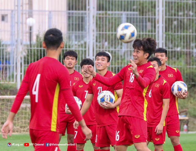 ĐT U23 Việt Nam trở lại sân tập, chuẩn bị cho trận tứ kết gặp U23 Ả rập Xê út - Ảnh 1.
