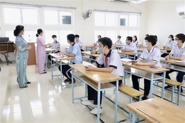 Kỳ thi tuyển sinh lớp 10 tại TP Hồ Chí Minh: Đề môn Ngữ văn dễ thở nhưng khó đạt điểm cao - Ảnh 2.