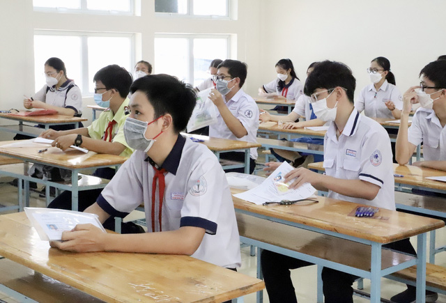 Chùm ảnh: Ngày đầu của Kỳ thi tuyển sinh vào lớp 10 tại TP Hồ Chí Minh  - Ảnh 7.