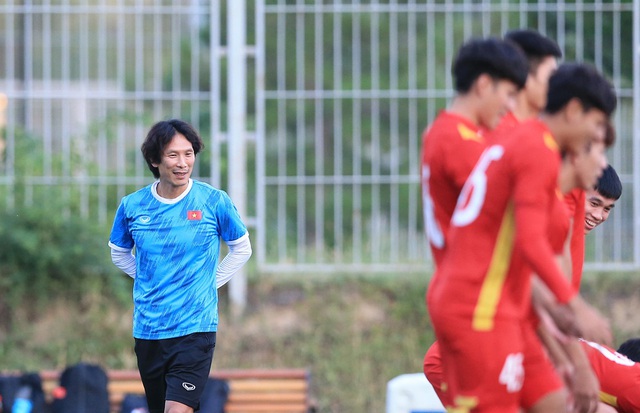 HLV Gong Oh Kyun tiếp tục công tác chuẩn bị lực lượng cho U23 Việt Nam sau giải châu Á - Ảnh 2.