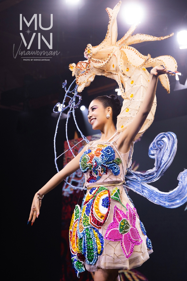 Cận cảnh trang phục dân tộc đoạt giải Nhất tại Hoa hậu Hoàn vũ Việt Nam 2022 - Ảnh 24.