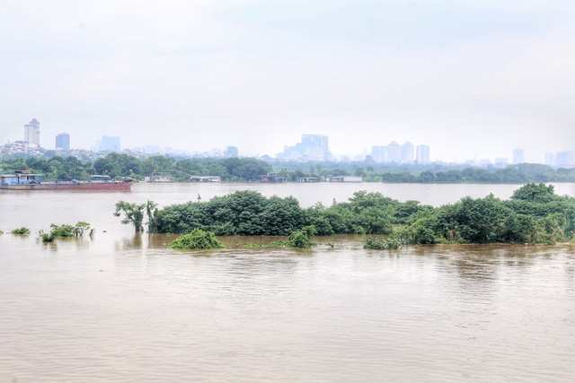 Mực nước sông Hồng tại Hà Nội lên cao - Ảnh 5.