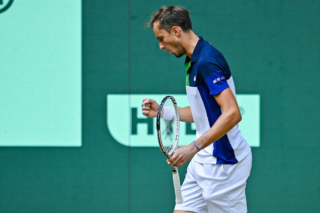 Daniil Medvedev vào tứ kết giải quần vợt Halle mở rộng 2022 - Ảnh 2.