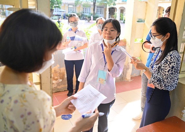 Hà Nội bắt đầu thi môn đầu tiên tại kỳ thi vào lớp 10 THPT năm học 2022-2023 - Ảnh 4.