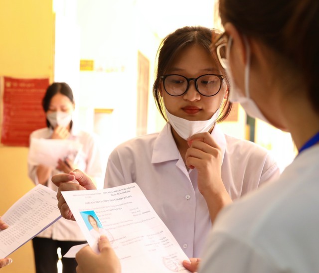 Hà Nội bắt đầu thi môn đầu tiên tại kỳ thi vào lớp 10 THPT năm học 2022-2023 - Ảnh 8.