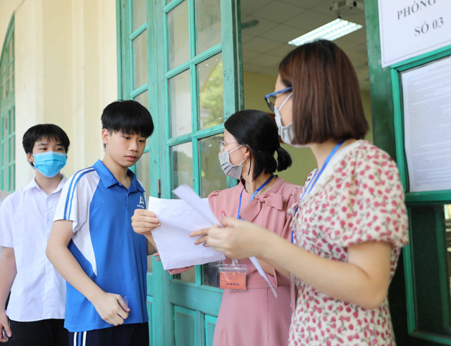 Hà Nội bắt đầu thi môn đầu tiên tại kỳ thi vào lớp 10 THPT năm học 2022-2023 - Ảnh 15.