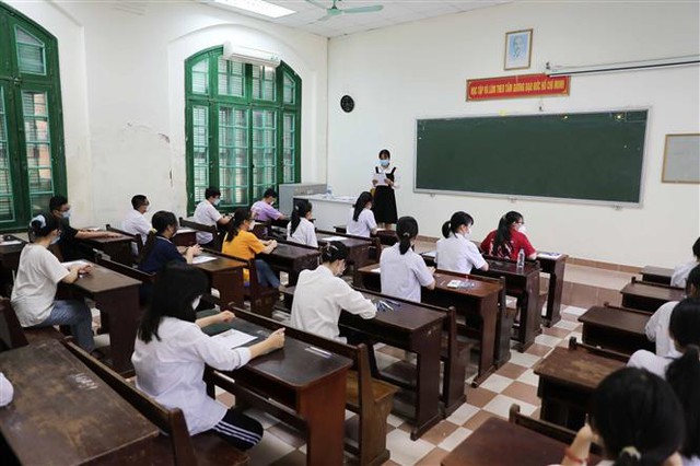Hà Nội bắt đầu thi môn đầu tiên tại kỳ thi vào lớp 10 THPT năm học 2022-2023 - Ảnh 18.