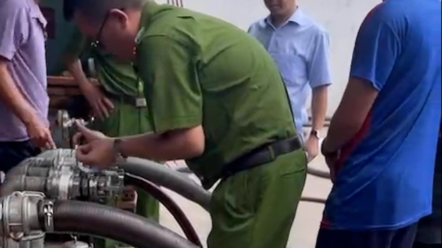 Bà Rịa - Vũng Tàu: Chủ cây xăng chỉ đạo bơm hơn 10 tấn hoá chất vào bồn chứa xăng - Ảnh 2.