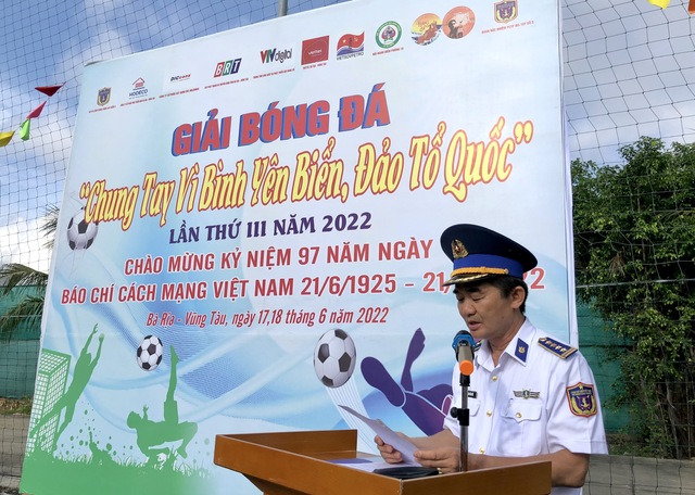Giải bóng đá “Chung tay vì bình yên biển, đảo Tổ quốc” năm 2022 - Ảnh 1.