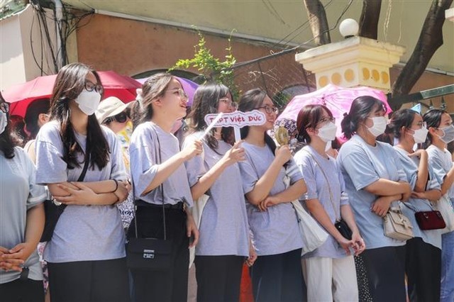 Kỳ thi vào lớp 10 tại Hà Nội: Đề Toán vừa sức, nhiều thí sinh tự tin đạt điểm 9 - Ảnh 2.