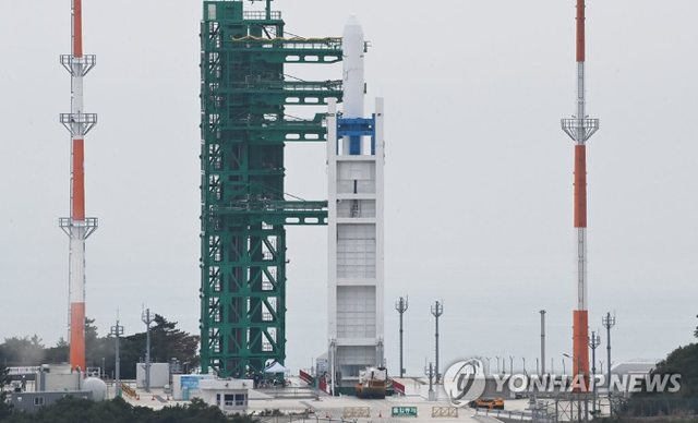 Hàn Quốc tiến hành vụ phóng thử tên lửa Nuri thứ hai sau lần đầu thất bại - Ảnh 1.